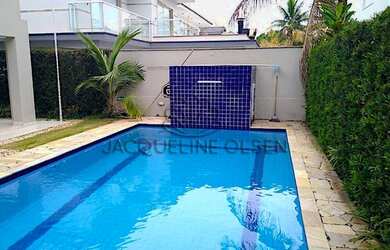 Imagem: A casa em condomínio possui 4 Dormitórios, 4 Banheiros, 4