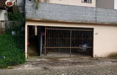 Imagem: A casa possui 2 Dormitórios, 1 Banheiro, 1 Vaga na garagem
