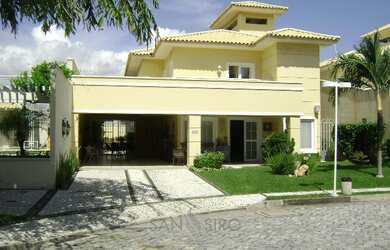 Imagem: A casa possui 4 Dormitórios, 4 Banheiros, 4 Vagas na garagem