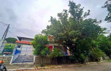 Imagem: O depósito possui 1 Vaga na garagem e 700m² de Área e está