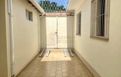 Imagem 2: Casa Padrão em Jundiaí. Varanda, Área de serviço, 104m² de Áreae2...