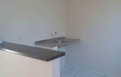 Imagem: O apartamento possui 1 Dormitório, 1 Banheiro, 1 Vaga na garagem