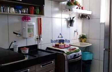 Imagem: O apartamento possui 2 Dormitórios, 1 Banheiro, 1 Vaga na garagem