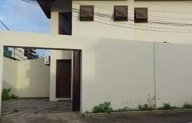 Imagem: A casa possui 2 Dormitórios, 3 Banheiros, 2 Vagas na garagem