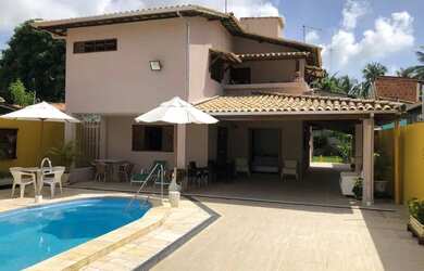 Imagem: A casa possui 5 Dormitórios, 5 Banheiros, 4 Vagas na garagem