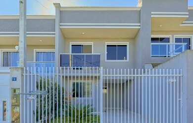 Imagem: A casa possui 3 Dormitórios, 2 Banheiros, 2 Vagas na garagem