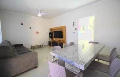 Imagem: A casa possui 3 Dormitórios, 1 Banheiro, 1 Vaga na garagem