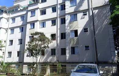 Imagem: O apartamento possui 2 Dormitórios, 1 Banheiro, 1 Vaga na garagem