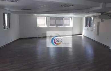 Imagem: O depósito possui 5 Vagas na garagem e 228m² de Área e está