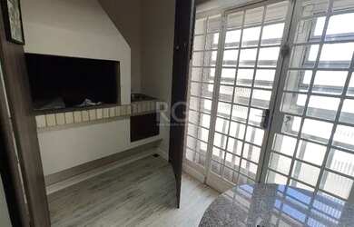 Imagem: A casa possui 3 Dormitórios, 3 Banheiros, 1 Vaga na garagem