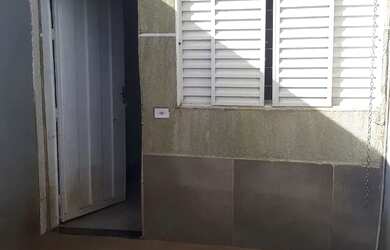 Imagem: A casa possui 2 Dormitórios, 1 Banheiro, 1 Vaga na garagem