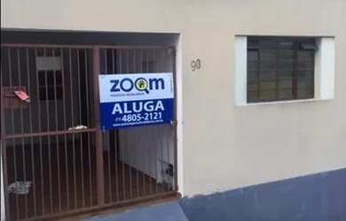 Imagem: A casa possui 2 Dormitórios, 1 Banheiro, 1 Vaga na garagem