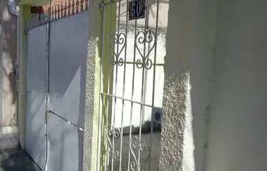 Imagem: A casa possui 2 Dormitórios, 1 Banheiro, 1 Vaga na garagem