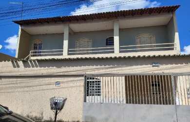 Imagem: A casa possui 5 Dormitórios, 4 Banheiros, 2 Vagas na garagem