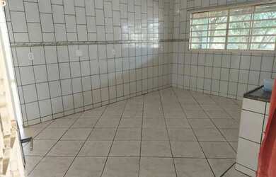 Imagem: A casa em condomínio possui 2 Dormitórios, 2 Banheiros, 3