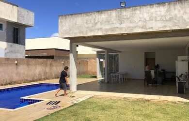 Imagem: A casa em condomínio possui 1 Dormitório, 2 Banheiros, 5 Vagas