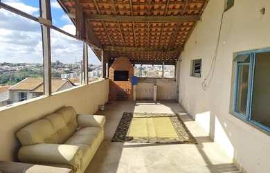 Imagem: A casa possui 3 Dormitórios, 2 Banheiros, 300m² de Área e