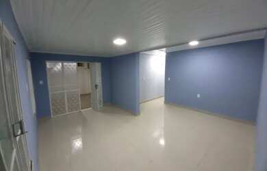 Imagem: A casa possui 3 Dormitórios, 3 Banheiros, 2 Vagas na garagem