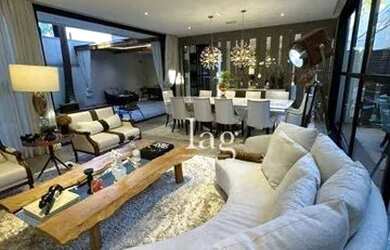 Imagem: A casa em condomínio possui 4 Dormitórios, 5 Banheiros, 2