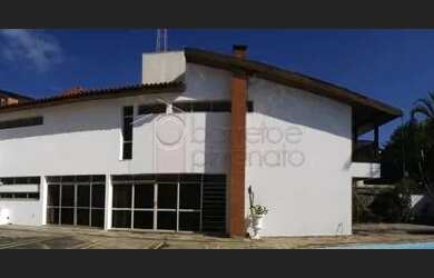 Imagem: A casa possui 4 Dormitórios, 5 Banheiros, 5 Vagas na garagem