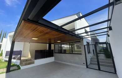 Imagem: A casa em condomínio possui 3 Dormitórios, 2 Banheiros, 5