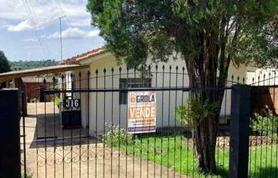 Imagem: A casa possui 2 Dormitórios, 1 Banheiro, 1 Vaga na garagem