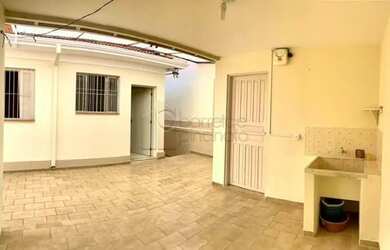 Imagem 7: Casa Padrão em Jundiaí. Varanda, Área de serviço, 104m² de Áreae2...