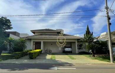 Imagem: A casa em condomínio possui 4 Dormitórios, 5 Banheiros, 5