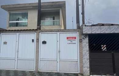 Imagem: A casa possui 3 Dormitórios, 2 Banheiros, 1 Vaga na garagem