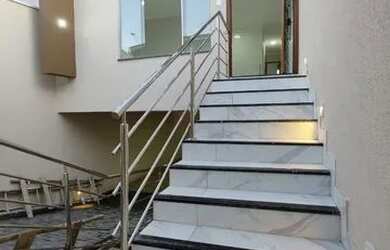 Imagem: A casa e possui 3 Dormitórios, Suítes, 2 Banheiros, 3 Vagas