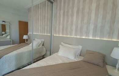 Imagem: O apartamento possui 2 Dormitórios, 1 Banheiro, 1 Vaga na garagem