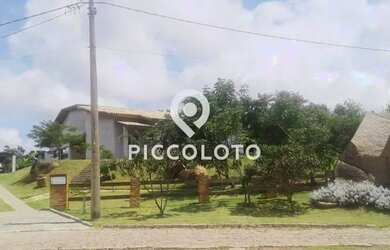 Imagem: A casa em condomínio possui 3 Dormitórios, 3 Banheiros, 5