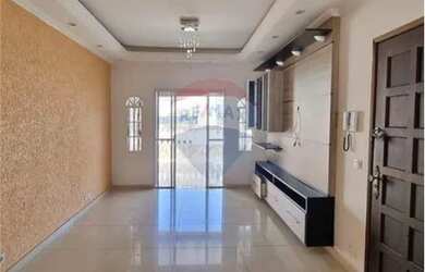 Imagem: A casa possui 3 Dormitórios, 4 Banheiros, 3 Vagas na garagem