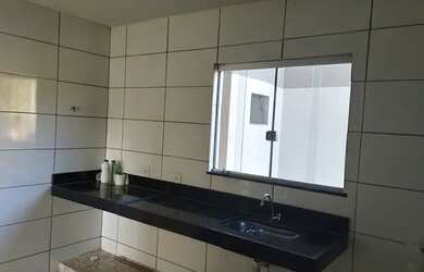 Imagem: O apartamento possui 3 Dormitórios, 1 Banheiro, 1 Vaga na garagem