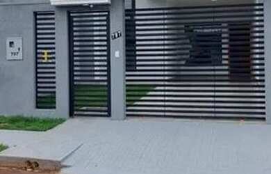 Imagem: A casa possui 3 Dormitórios, 2 Banheiros, 2 Vagas na garagem