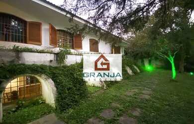 Imagem: A casa em condomínio possui 5 Dormitórios, 5 Banheiros, 5