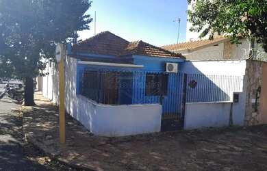 Imagem: A casa possui 2 Dormitórios, 2 Banheiros, 1 Vaga na garagem