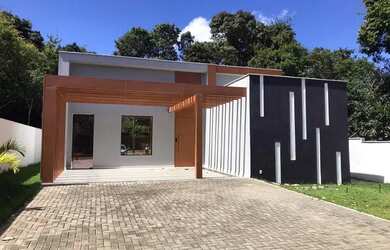 Imagem: A casa possui 3 Dormitórios, 1 Banheiro, 5 Vagas na garagem