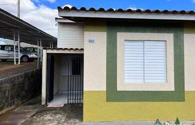 Imagem: A casa em condomínio possui 3 Dormitórios, 1 Banheiro, 1 Vaga