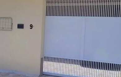 Imagem: A casa possui 2 Dormitórios, 2 Banheiros, 2 Vagas na garagem