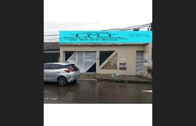 Imagem: A casa possui 3 Dormitórios, 2 Banheiros e 1 Vaga na garagem