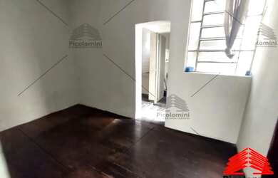 Imagem: A casa possui 3 Dormitórios, 1 Banheiro, 1 Vaga na garagem