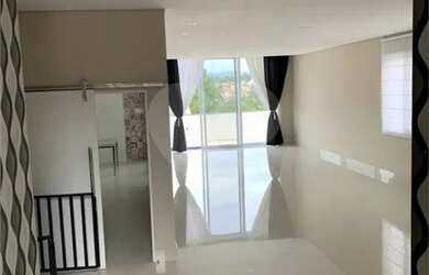 Imagem: A casa possui 5 Dormitórios, 5 Banheiros, 4 Vagas na garagem