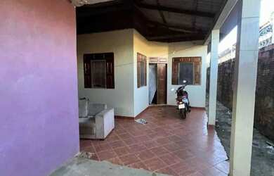 Imagem: A casa possui 2 Dormitórios, 1 Banheiro, 1 Vaga na garagem