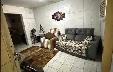 Imagem: A casa possui 2 Dormitórios, 1 Banheiro e está localizado
