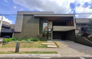 Imagem: A casa em condomínio possui 3 Dormitórios, 4 Banheiros, 4