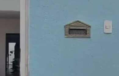 Imagem: A casa possui 2 Dormitórios, 1 Banheiro, 1 Vaga na garagem