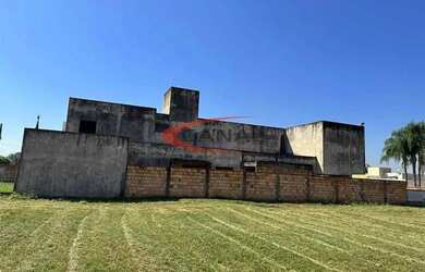 Imagem: A casa possui 3 Dormitórios, 5 Banheiros, 2 Vagas na garagem
