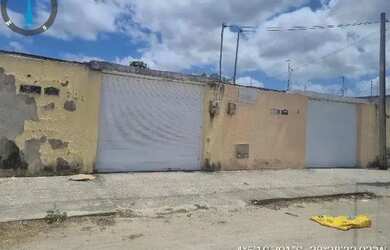 Imagem: A casa possui 2 Dormitórios, 1 Banheiro, 360m² de Área e