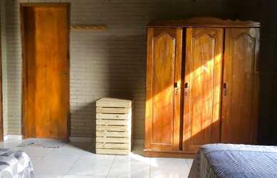 Imagem: A pousada chalé possui 1 Dormitório, Acomodam 4 pessoas, 4